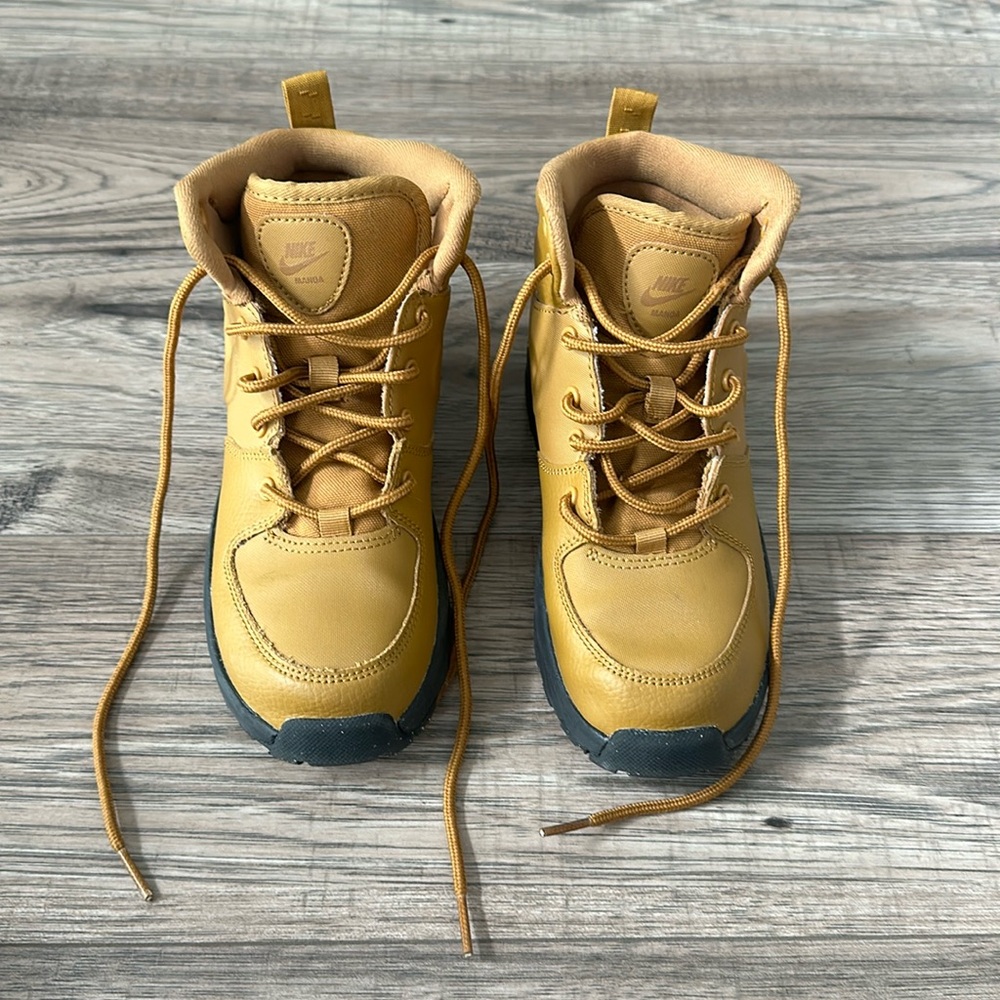 Nike Manoa Boots